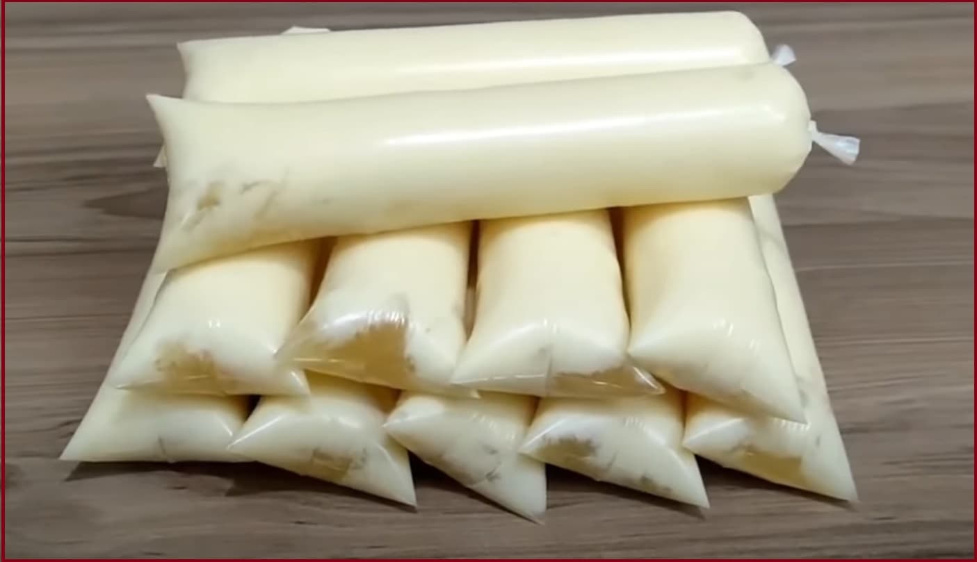 Geladinho de abacaxi com pedaços de frutas