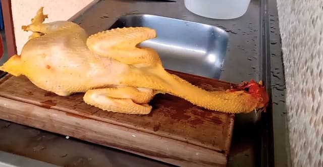 Como Limpar frango caipira