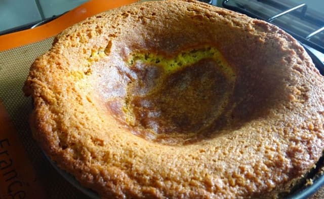 Por que meu bolo cresce e afunda?