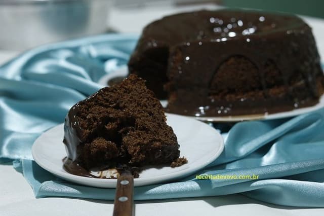 Bolo de chocolate muito simples e fofinho