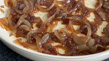 Como caramelizar a cebola sem queimar?
