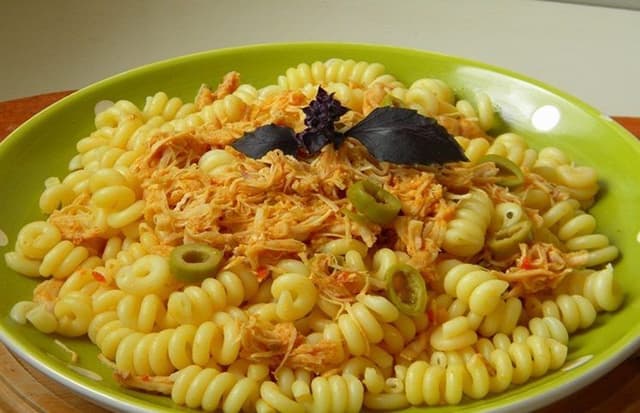 10 receitas de macarrão com frango