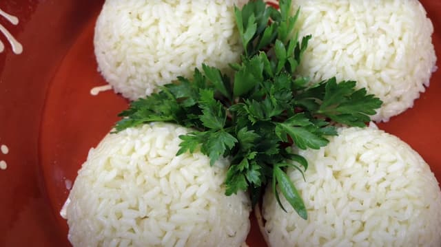 Como evitar que o arroz grude na panela