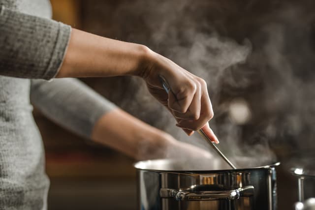 Como tirar o cheiro de gordura impreguinado na cozinha