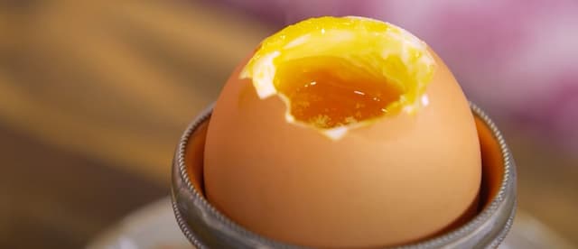 Como evitar que a gema do ovo estoure ao cozinhá-lo