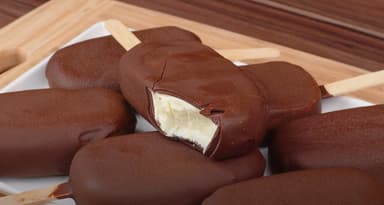 Como fazer picolé de coco cremoso com ganache de chocolate