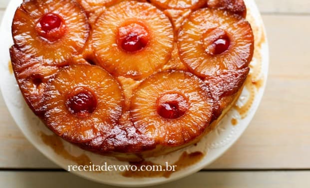 Bolo de abacaxi caramelado