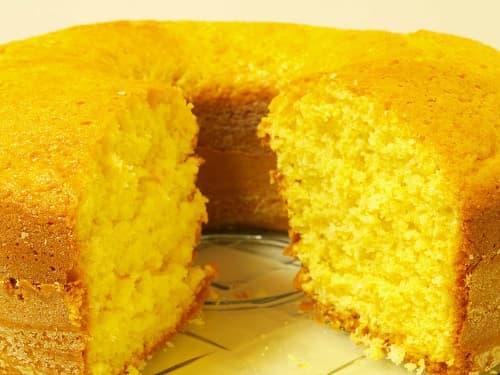 Bolo de fubá com leite de coco