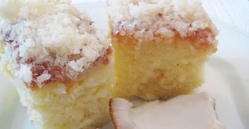 Bolo molhado de coco