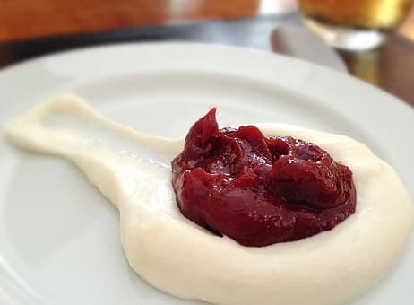 Mousse de Queijo com Goiabada