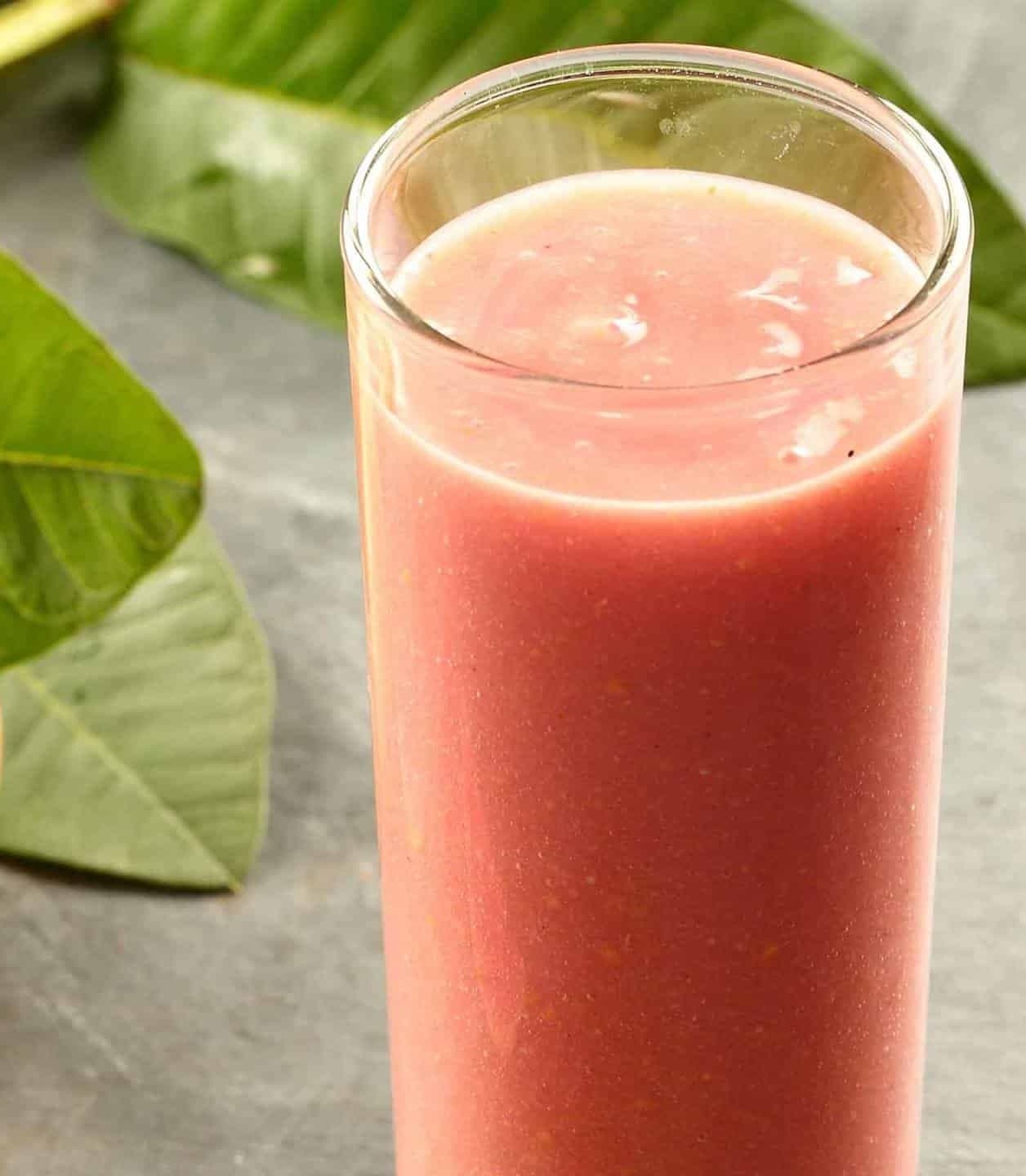 suco de goiaba com água de coco