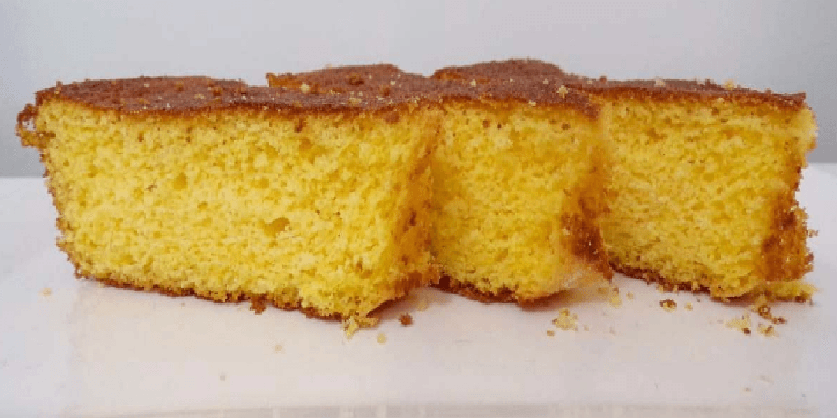 Bolo de fubá simples e bem molhadinho