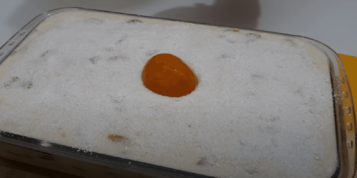Pavê de pêssego com bolacha champanhe
