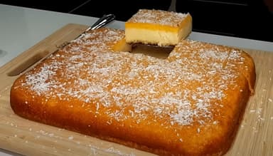 Bolo de milho com queijo ralado