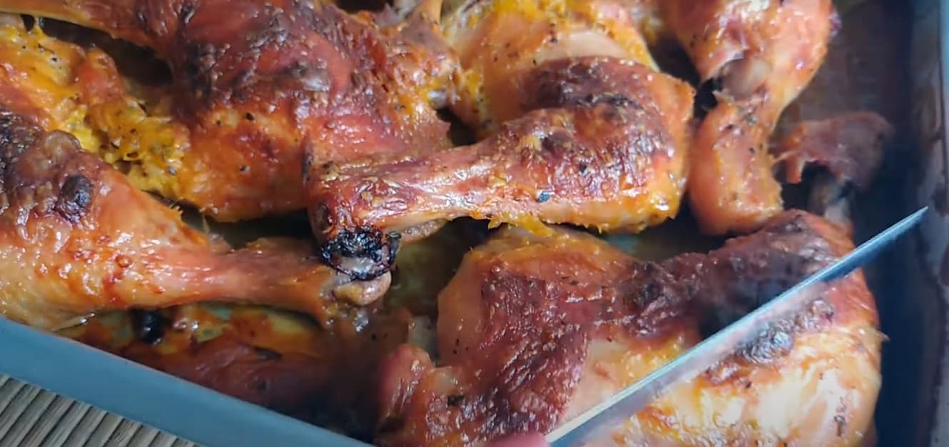 Coxa de Frango Assada com Maionese e Especiarias para um Jantar Especial