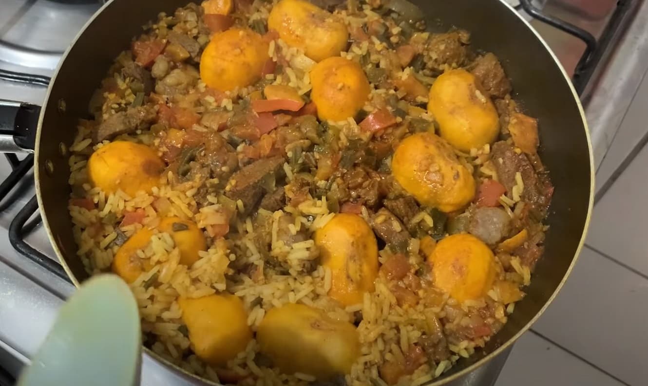 Arroz com pequi e carne de sol