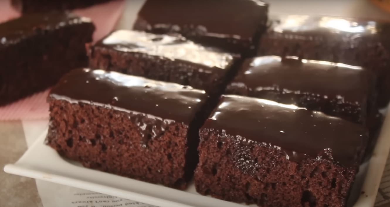 Receita de Bolo de Chocolate e Café com Cobertura de Brigadeiro