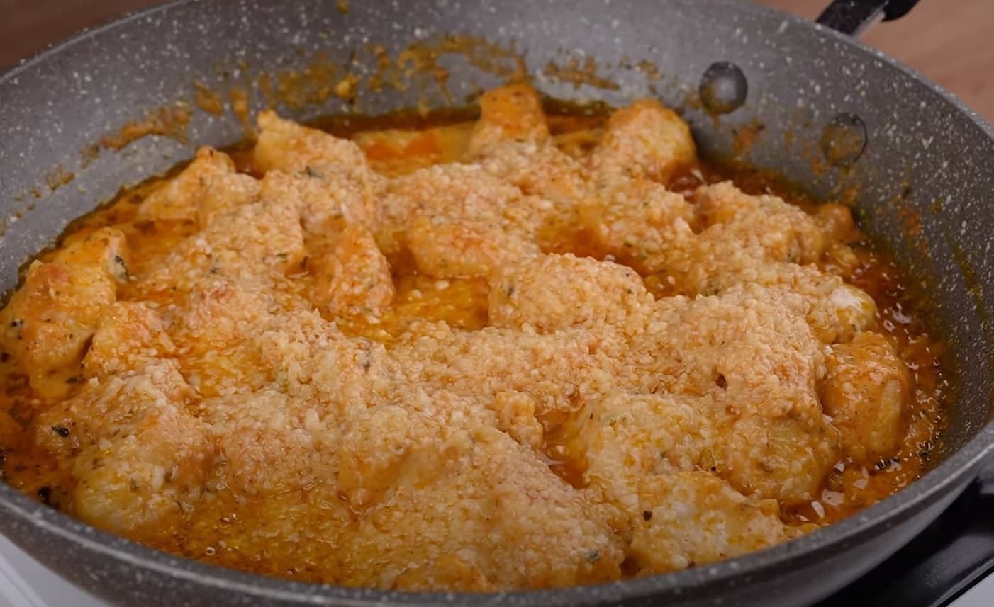 Cubinhos de Frango com Crosta de Queijo