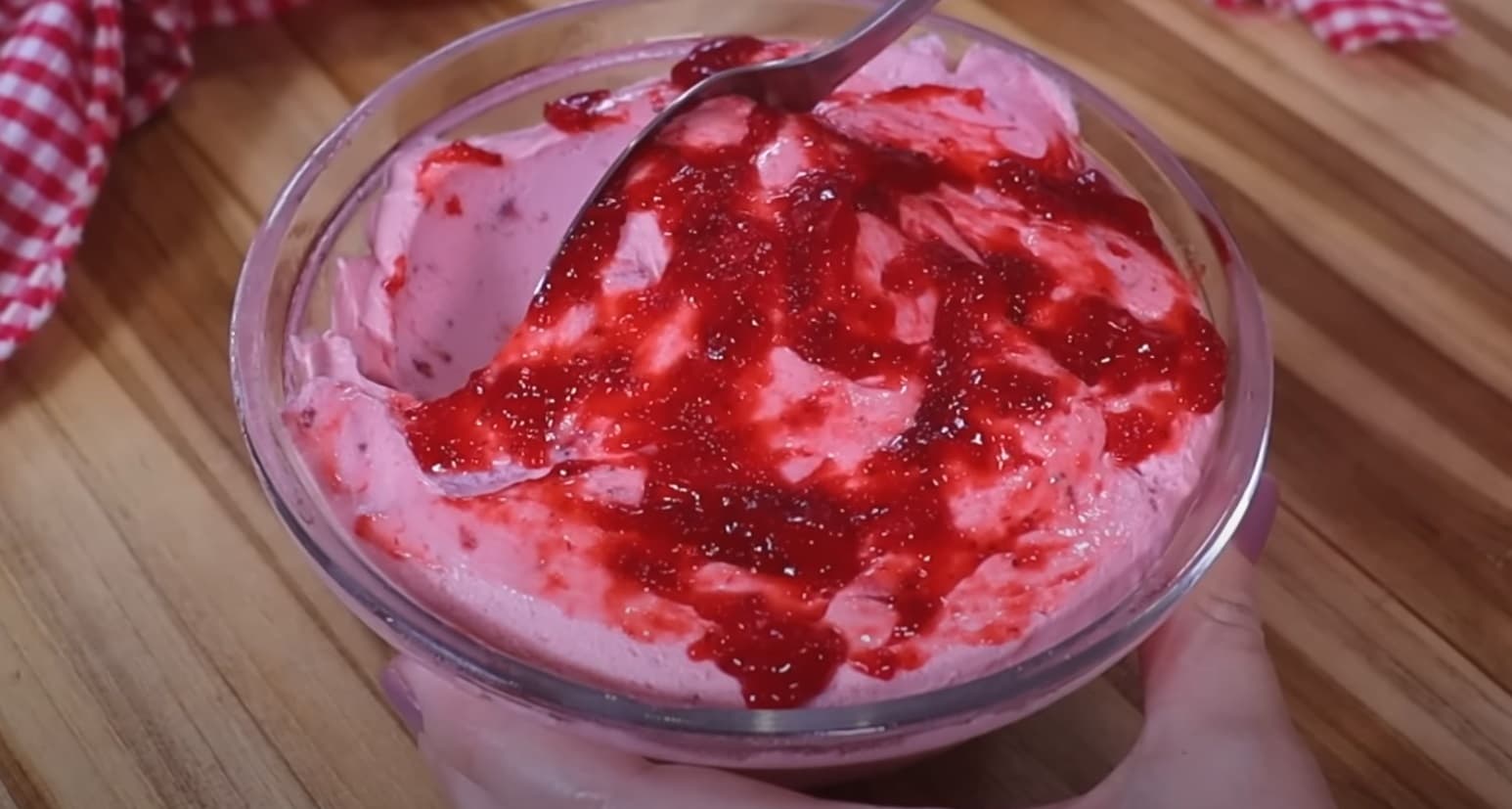 Mousse de morango para tortas