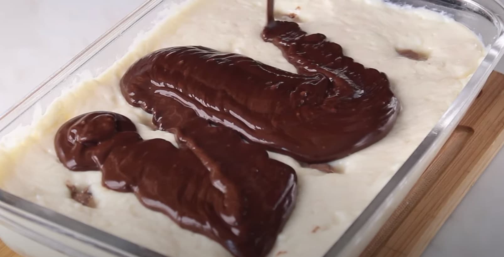 Pavê de coco com ganache de chocolate