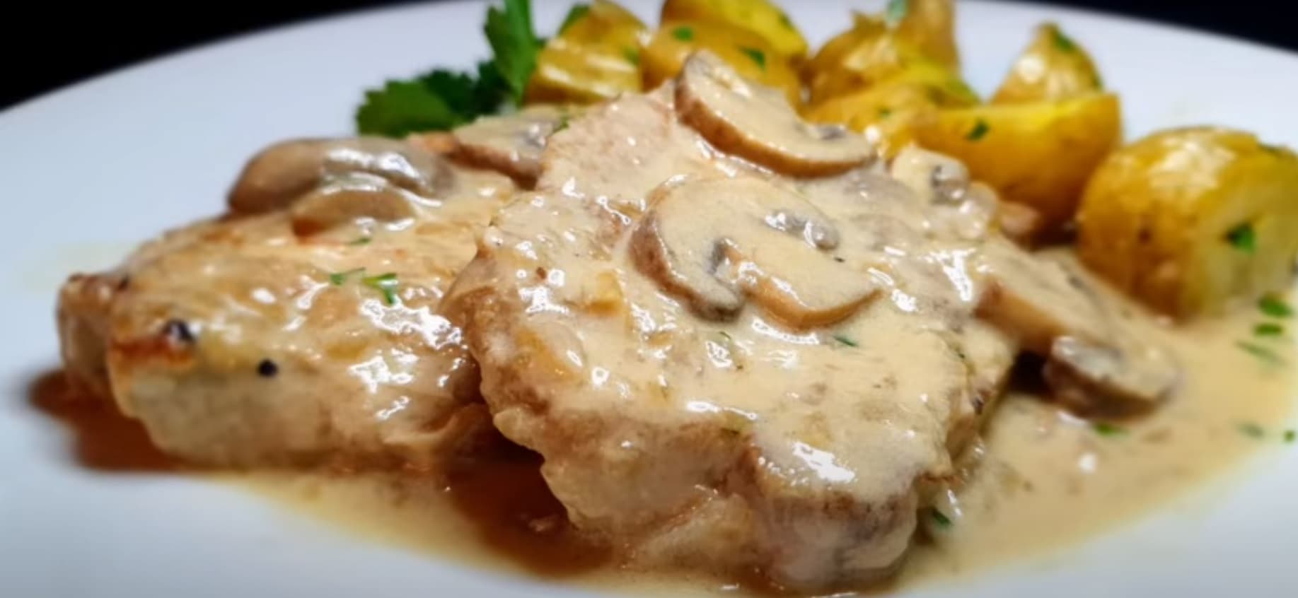 Lombo de porco com creme de abacaxi