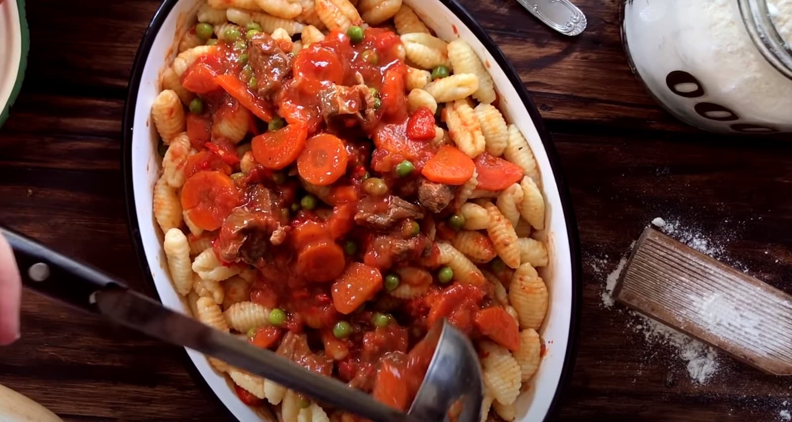 Macarrão com Carne e Molho de Tomate