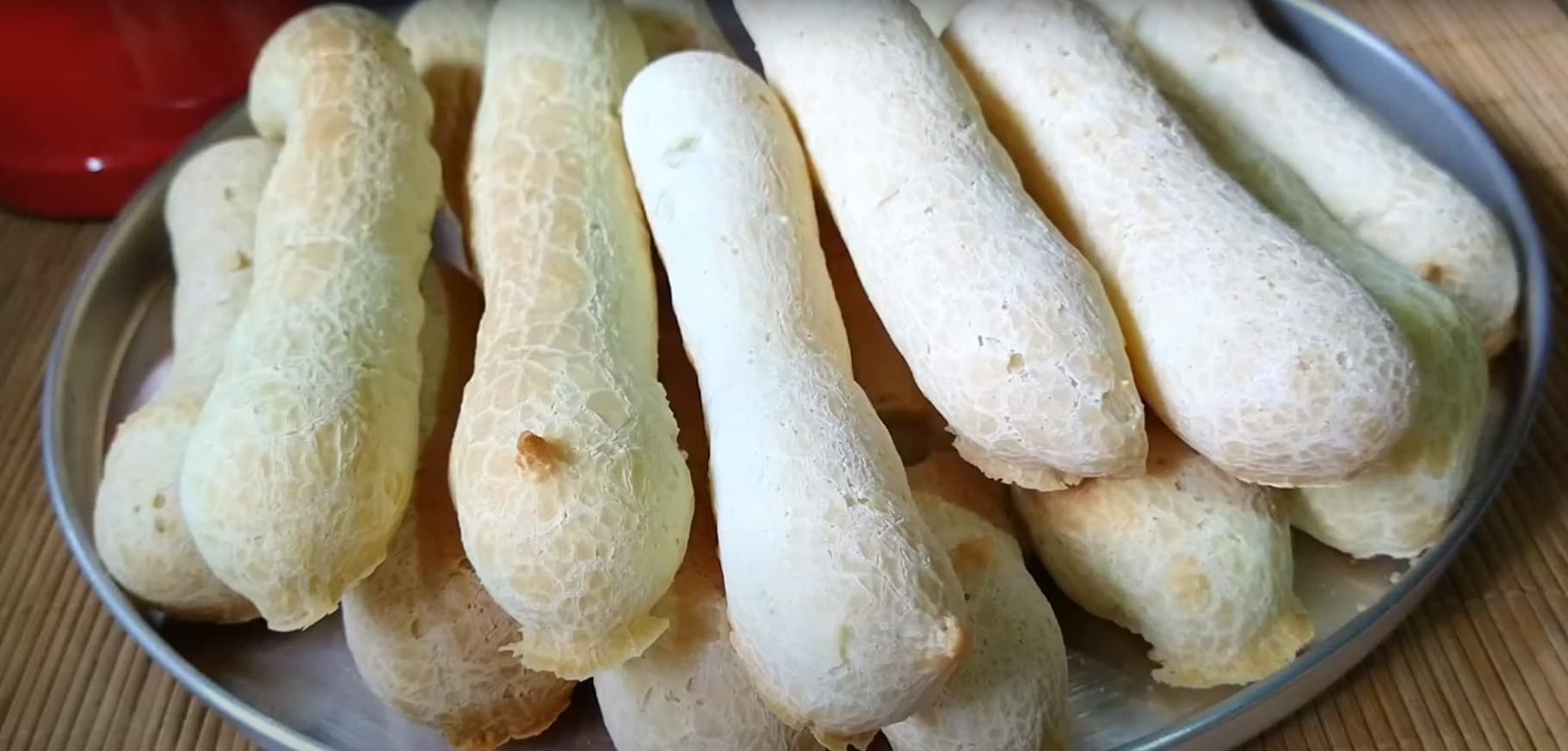 Biscoito de polvilho caseiro simples e com queijo