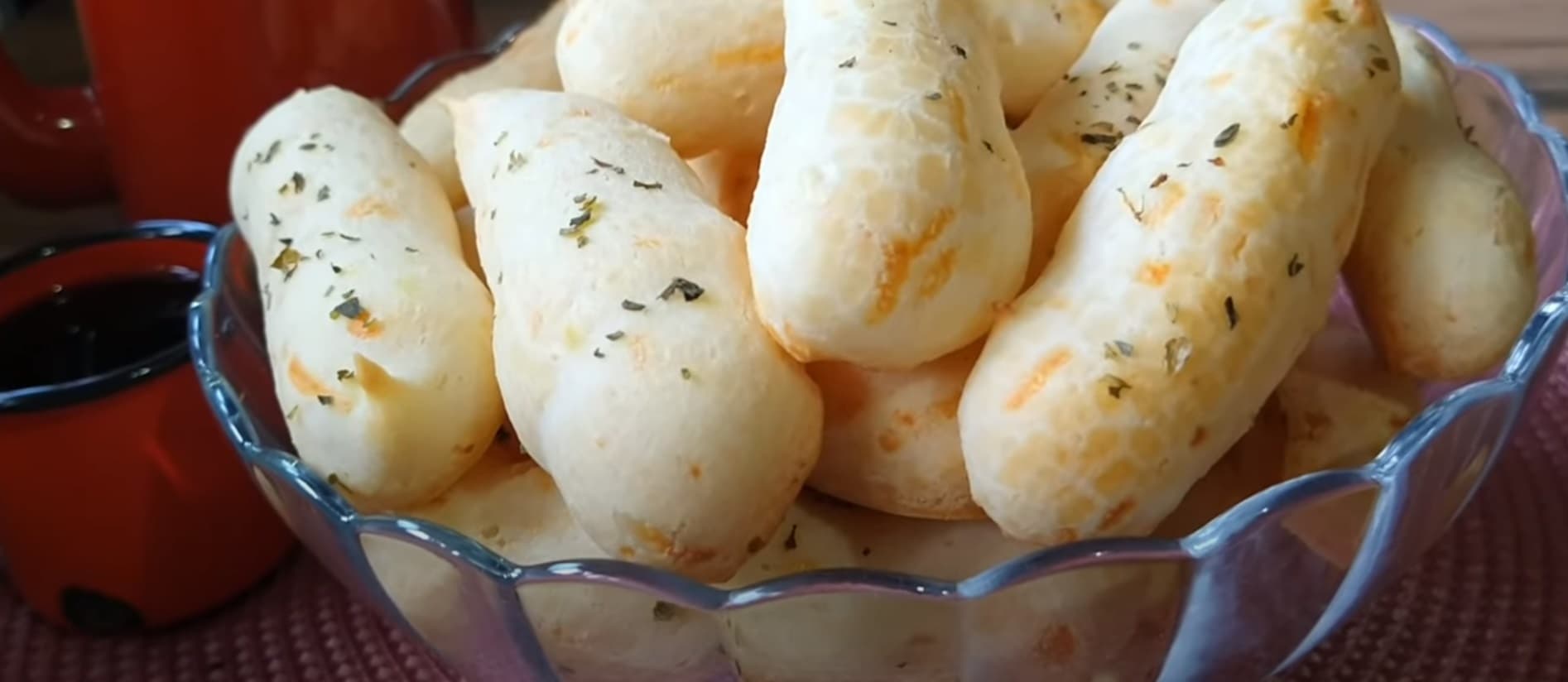 Biscoito de polvilho com oregano e queijo