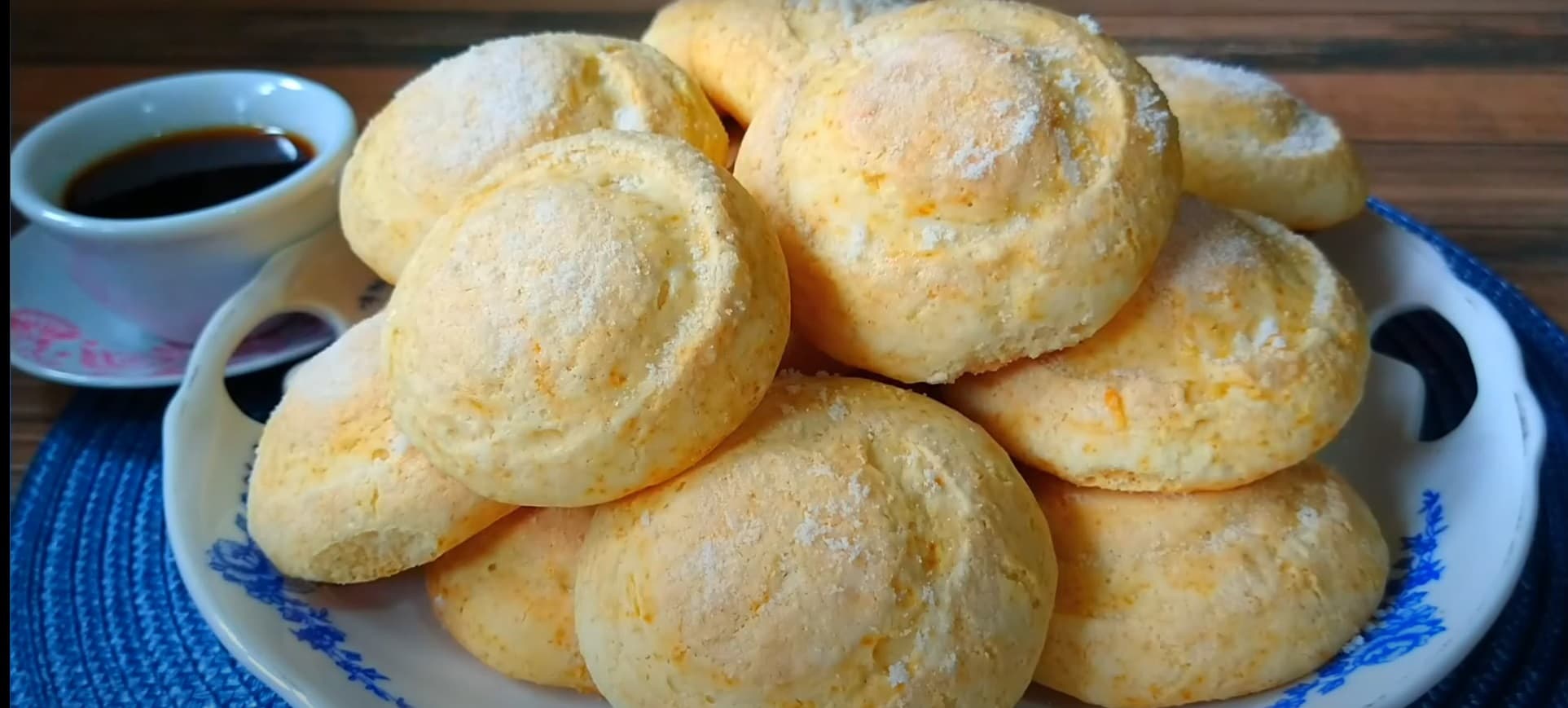 Bolachinha de queijo com fuba