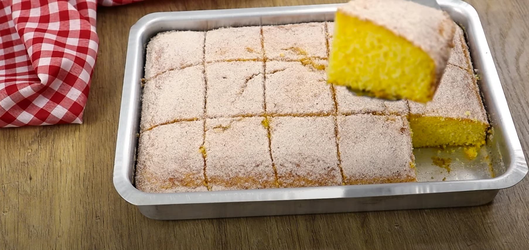 Bolo de Fubá com Açúcar e Canela