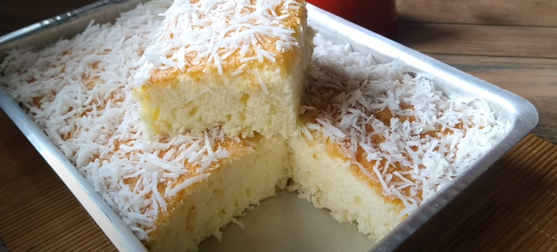 Bolo de Coco com Leite Condensado