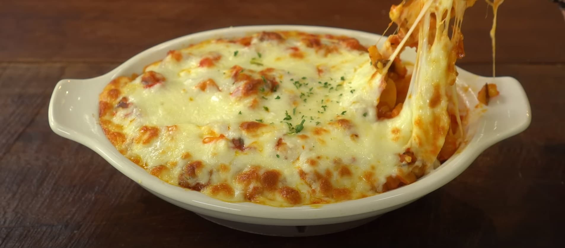 Ovo cozido ao forno com gratinado de queijo