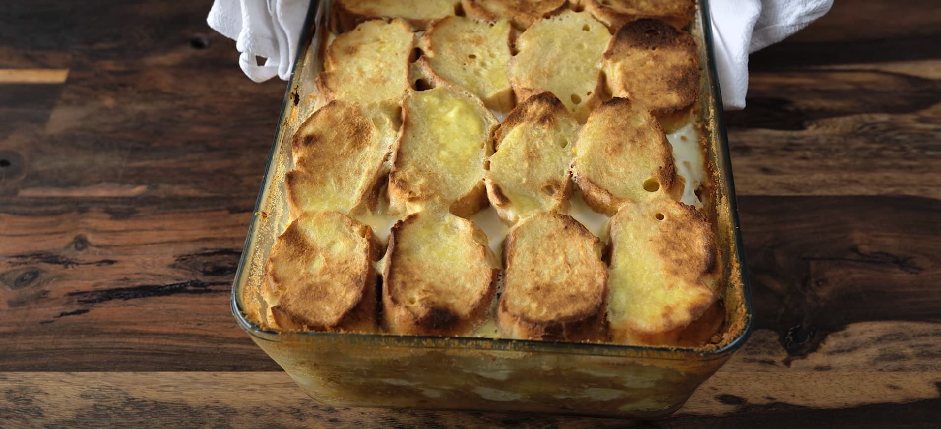 Pavê de Torrada com Creme de Baunilha e Maçã em Calda