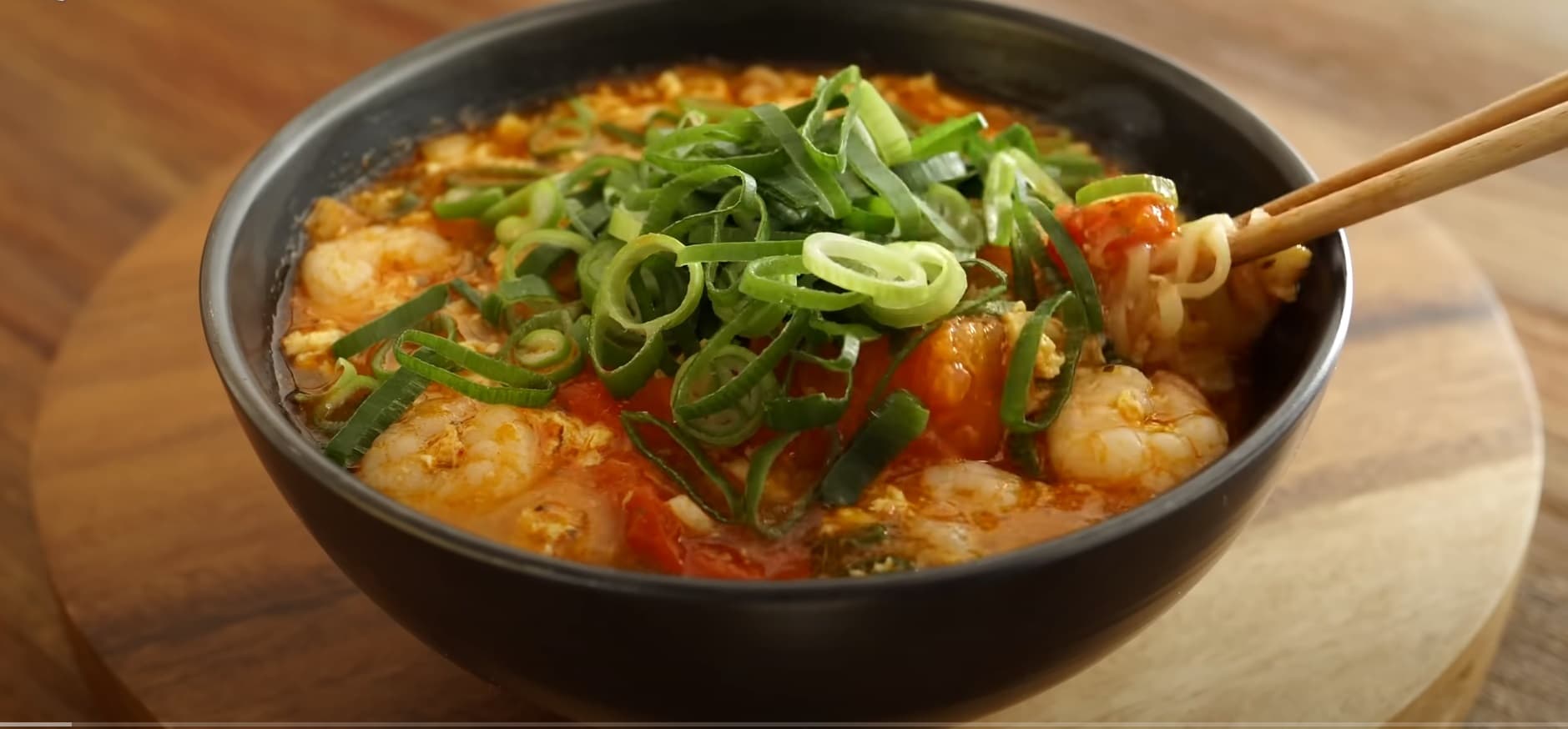 Ramen de Camarão e Tomate