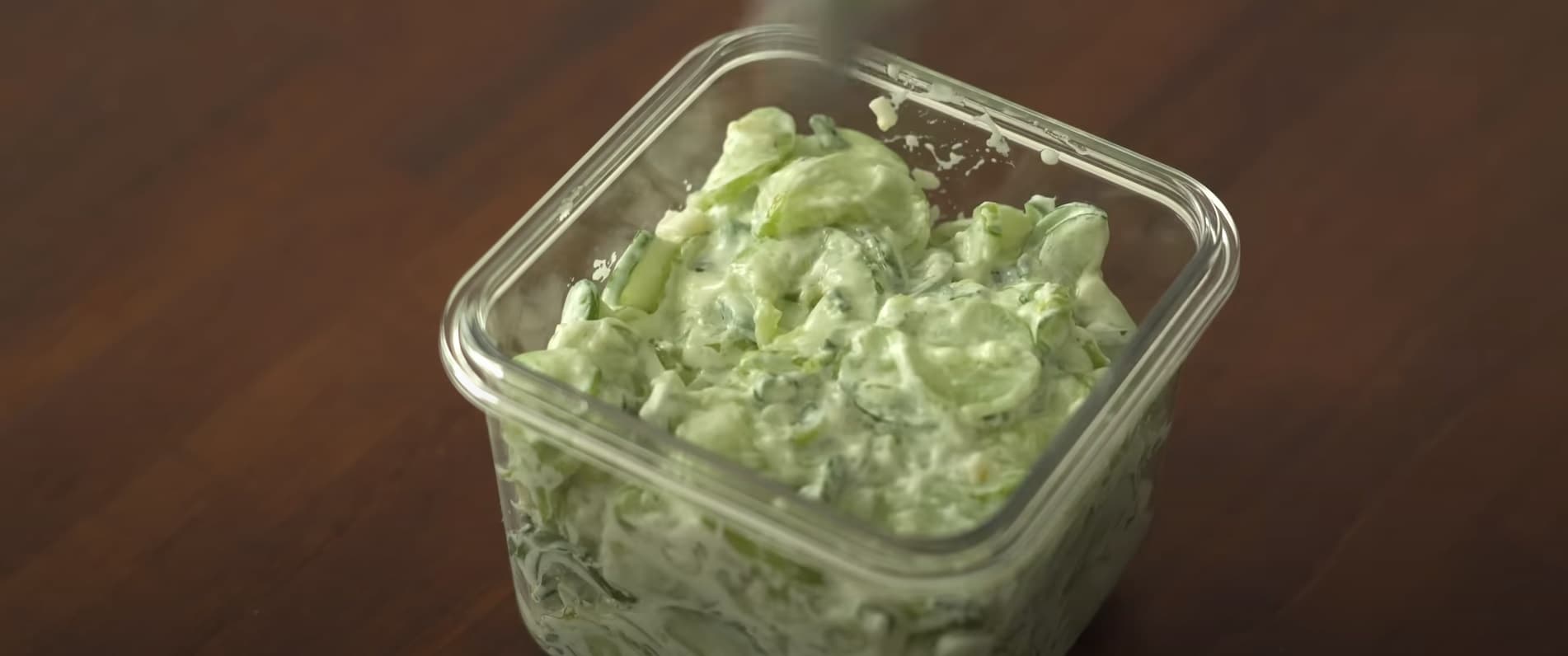 Salada Refrescante de Pepino com Maçã e Iogurte
