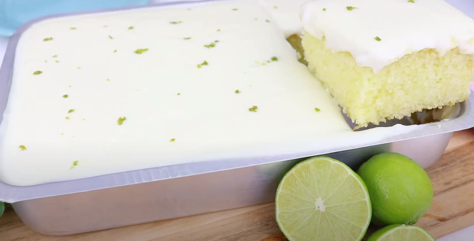 Bolo de Limão com Creme Ninho e Raspas de Limão