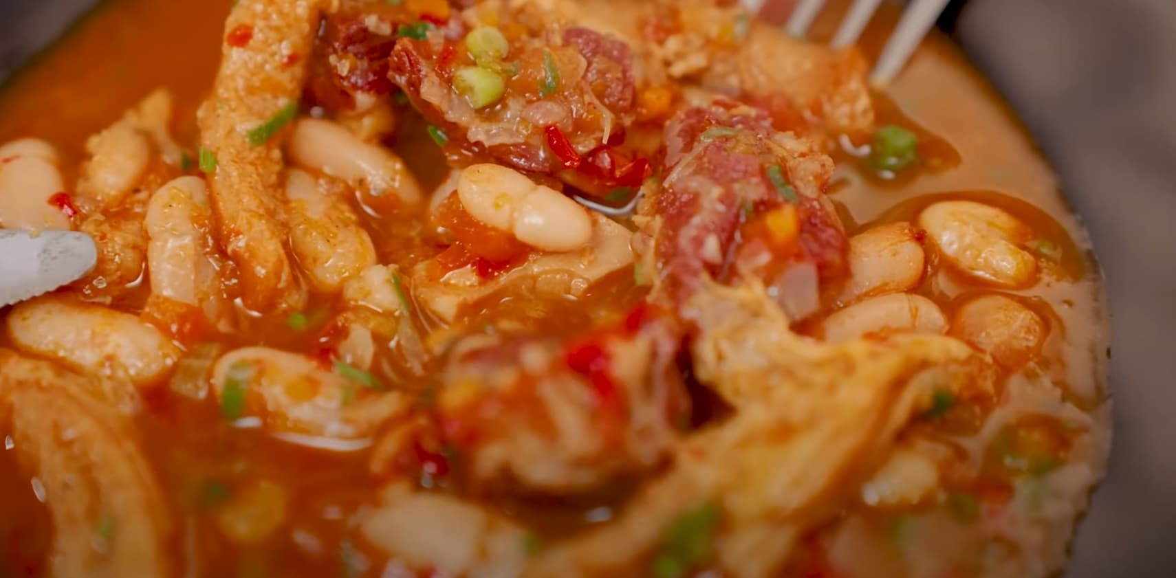 Bucho de Boi com Feijão e Linguiça Defumada