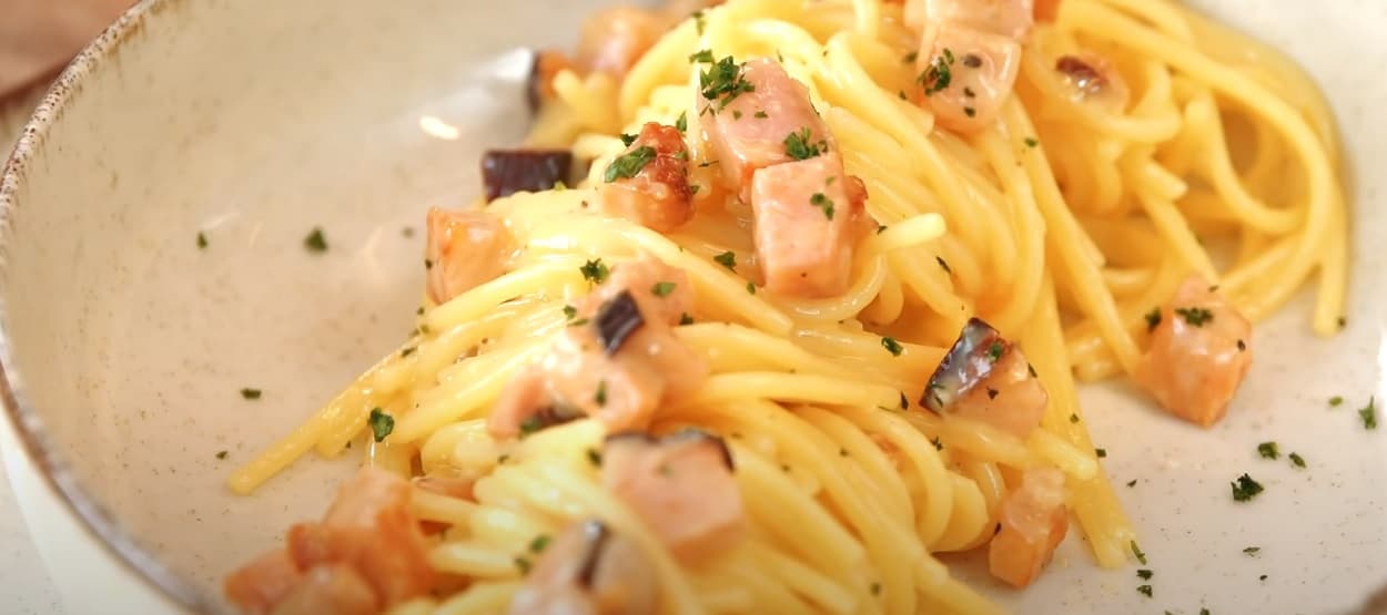 Macarrão ao Alho e Óleo e Bacon