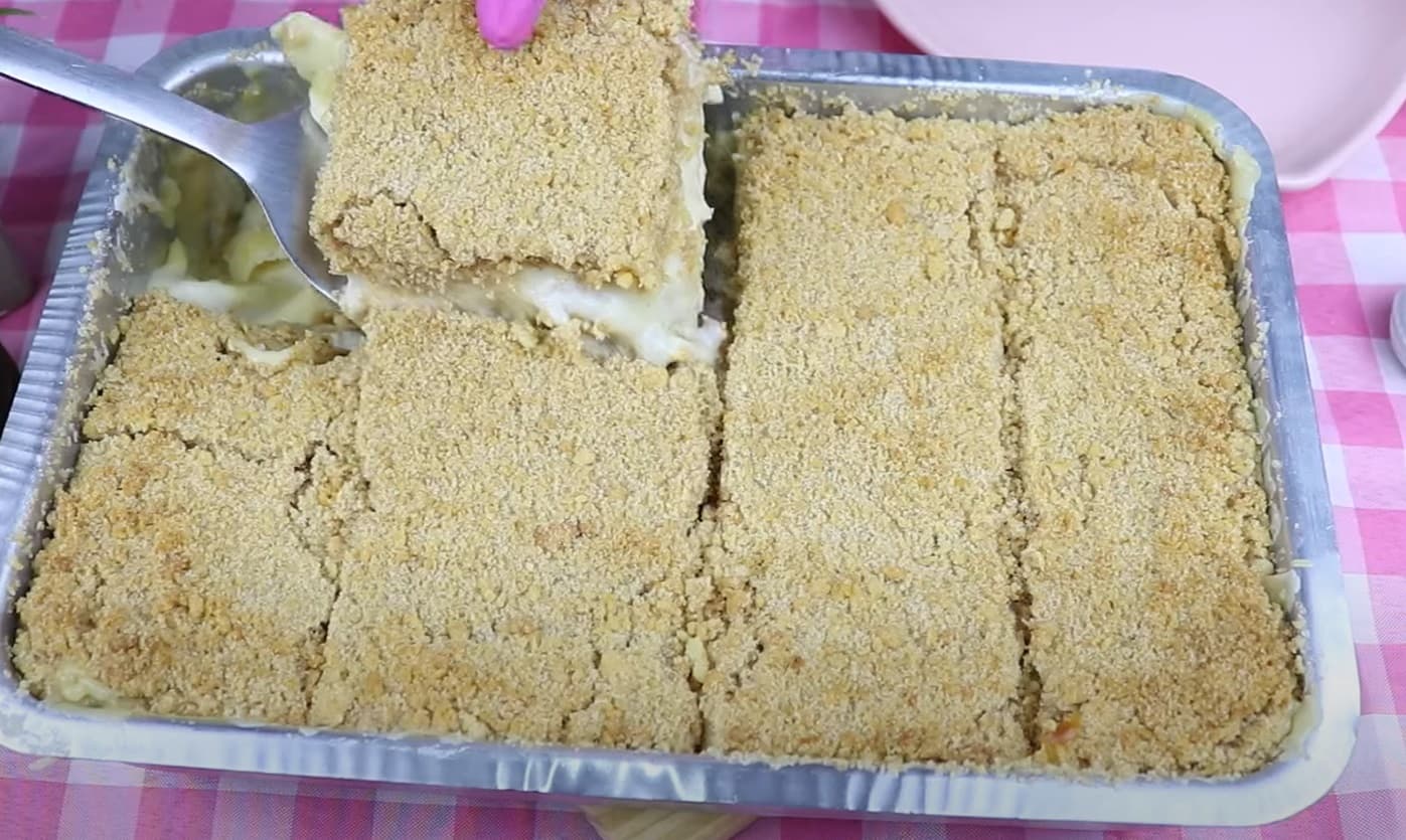 Cuca de Banana com Creme de Leite Ninho Cremoso