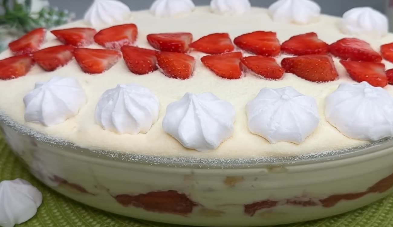 Pavê de morango com creme de chocolate Branco e creme Ninho
