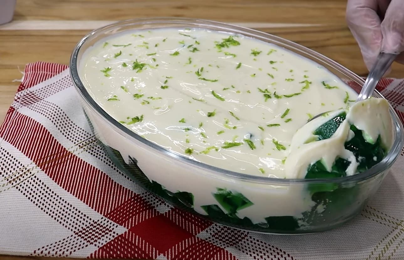 Pavê de gelatina de limão com mousse de limão