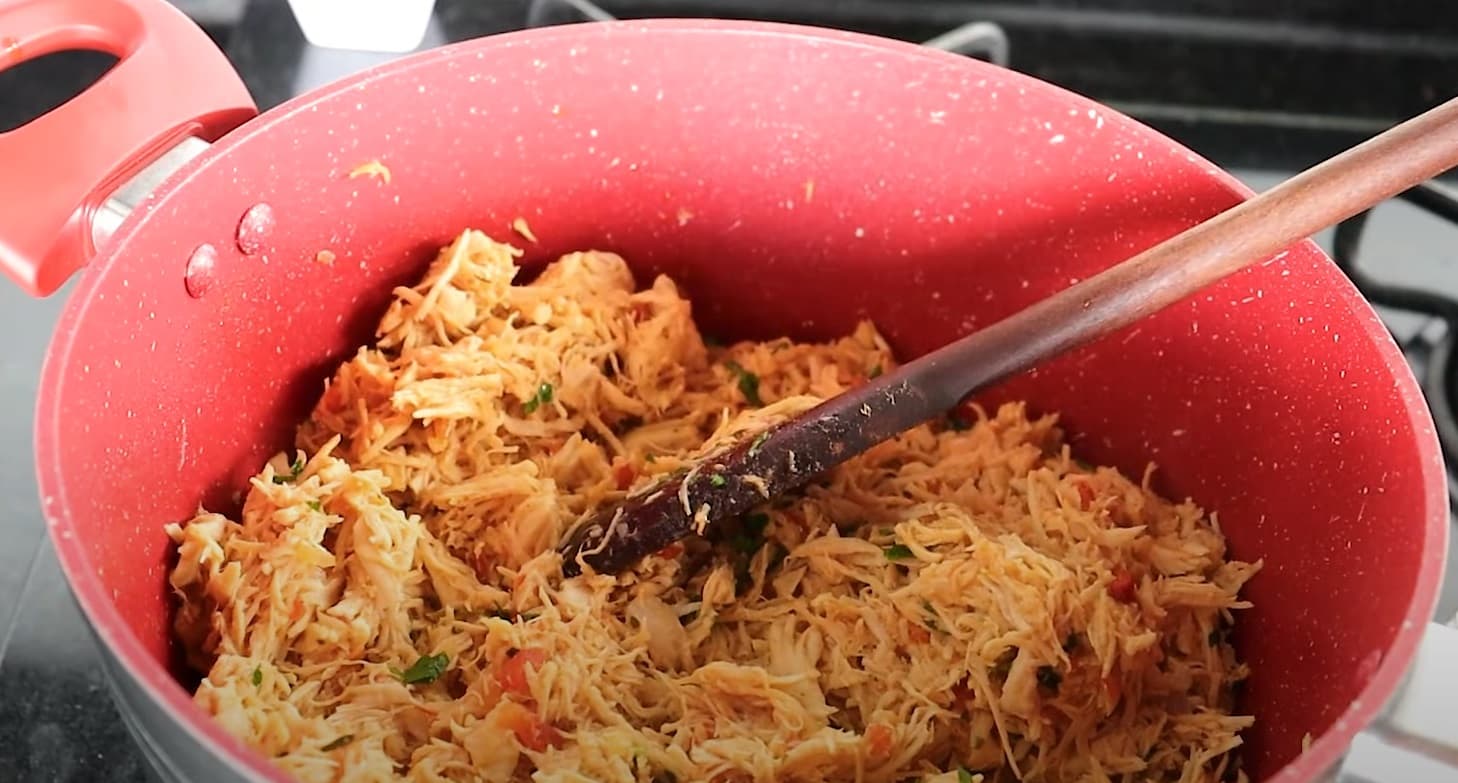 Peito de frango sequinho desfiado