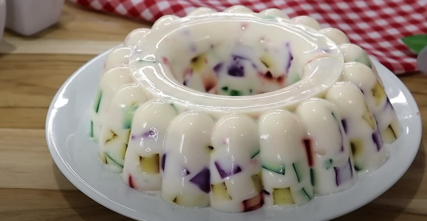 Pudim de Coco com Gelatina Colorida
