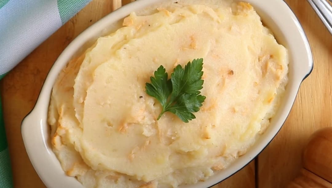Puré de batata com frango desfiado simples e leve