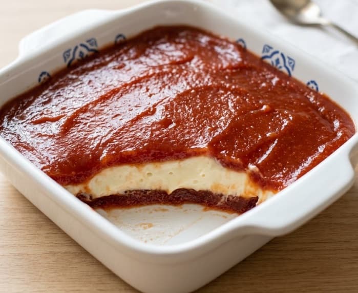 Romeu e Julieta na travessa com creme de queijo e goiabada