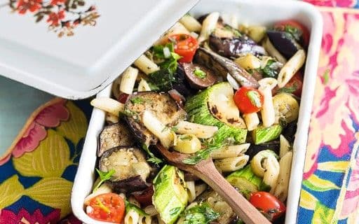 10 receitas práticas de salada de macarrão