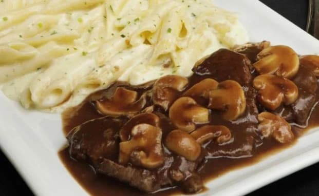 Bife ao molho de ameixas para o natal