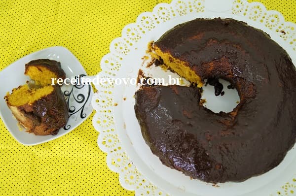 Bolo de Cenoura recheado com brigadeiro