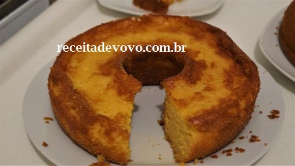 Bolo de mandioca com coco