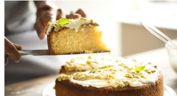 Bolo de maracujá com maisena